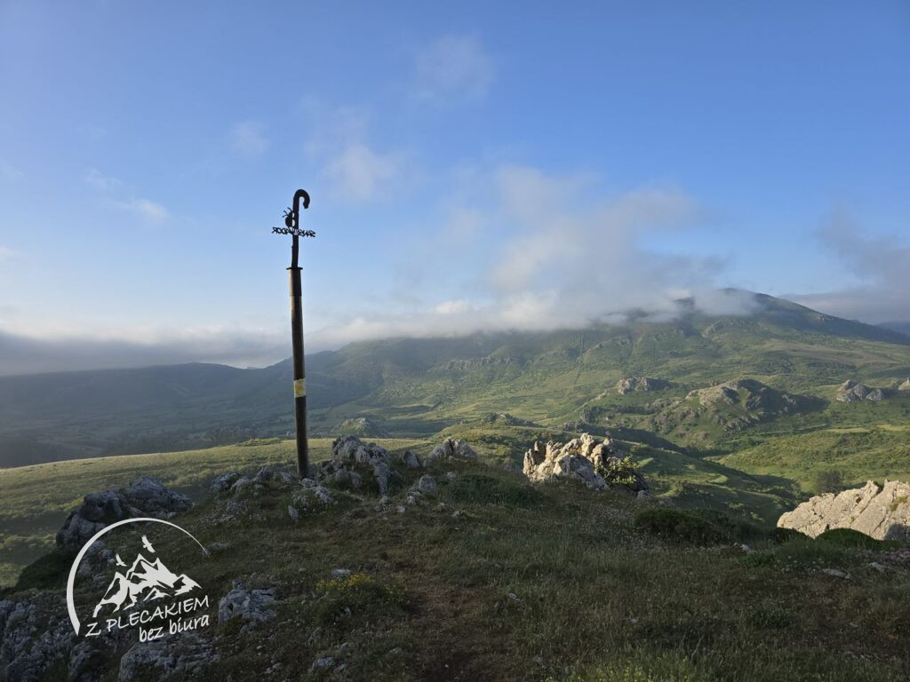 Przewodnik Camino de San Salvador - krzyż San Salvador na wzgórzy Coito